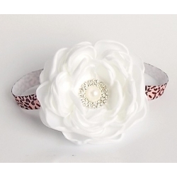 Leopard and white flower
