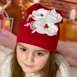 παιδικό σκουφάκι για κορίτσι κόκκινo με λευκά λουλούδια